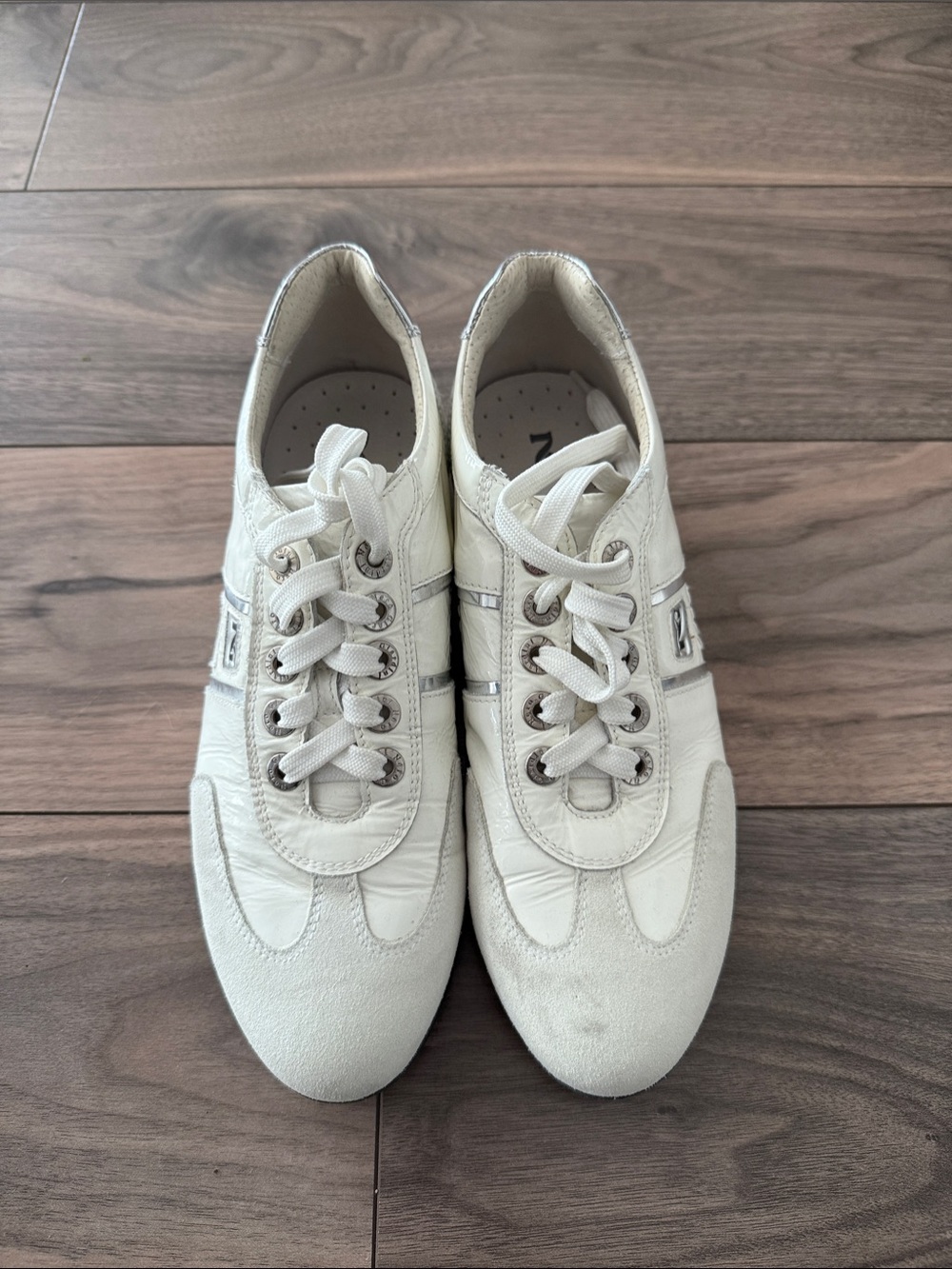 Women’s Casual White Leather Lace-Up Sneakers